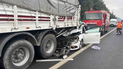 Otomobil tıra arkadan çarptı: 4 ağır yaralı
