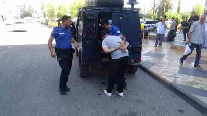 Şanlıurfa'da elindeki poşet dolusu altınla kaçan şüpheli yakalandı (VİDEO)