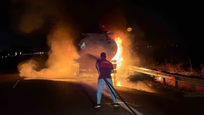 Akaryakıt yüklü tanker alev aldı