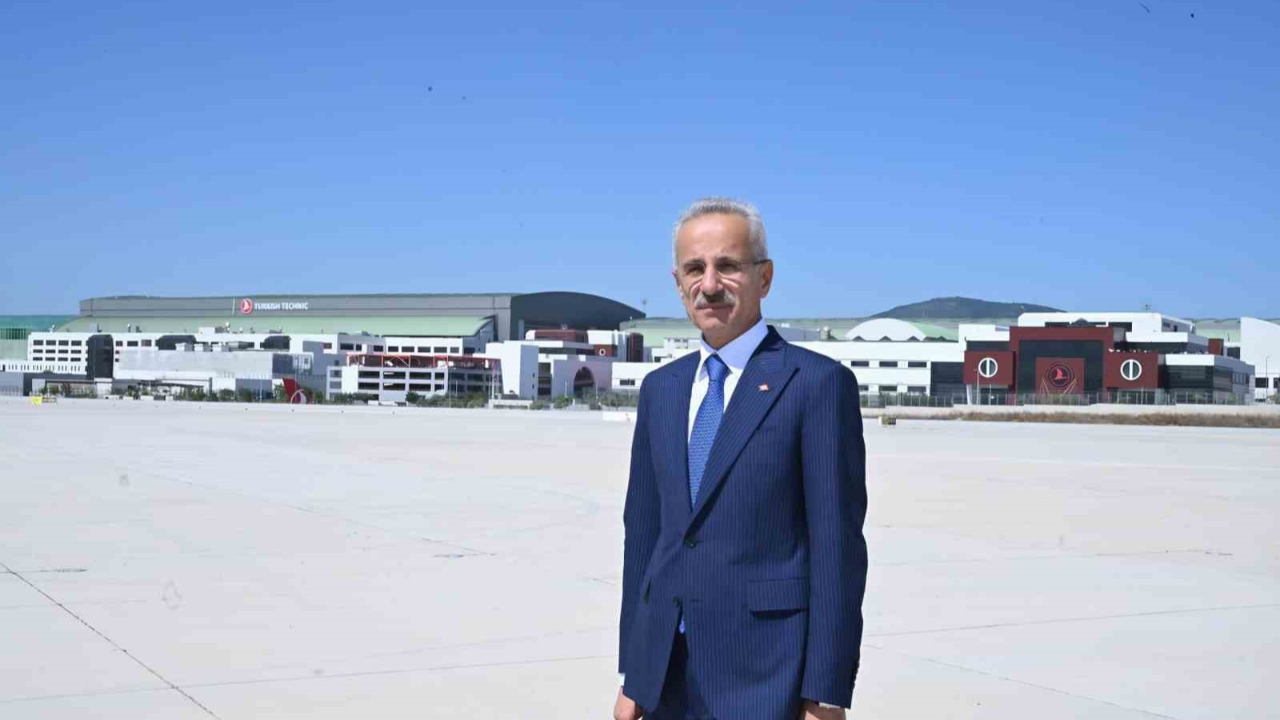''Havayolu işletmeleri her yolcuya en az 200 mililitre içme suyunu ücretsiz temin edecek"