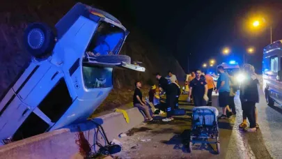 Aynı yönde iki otomobil kaza yaptı: 3 yaralı