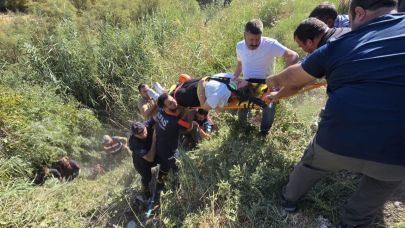 Öğretmenleri taşıyan otomobil dereye uçtu: 2 yaralı