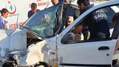 Şanlıurfa - Adıyaman karayolunda otomobil ile TIR çarpıştı: 2 yaralı