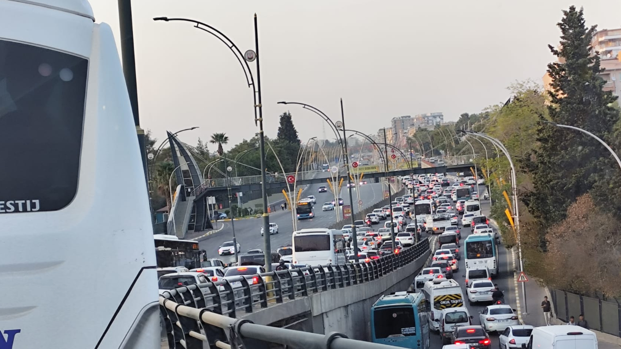 Okullar açıldı, Şanlıurfa'nın trafik çilesi katlandı