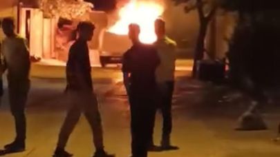 Tofaş alev topuna döndü, vatandaşlar yangını film izler gibi izledi