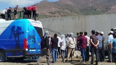 Ailesi hasat yaparken sulama kanalına düşen 8 yaşındaki çocuk boğuldu