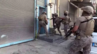 Aranan şahıslara şafak operasyonu: 10 gözaltı