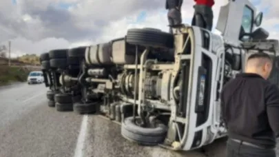 Şanlıurfa’da bir TIR devrildi