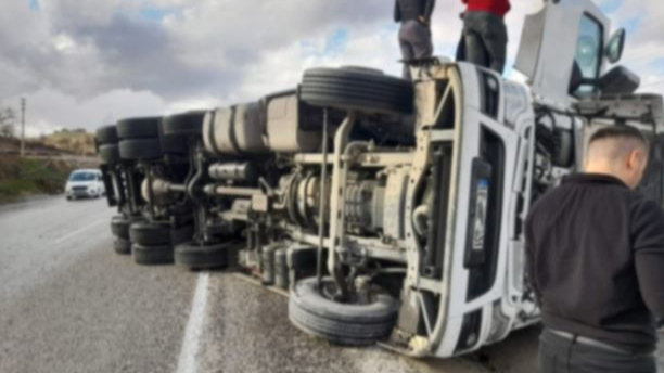 Şanlıurfa’da bir TIR devrildi