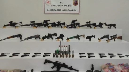 Şanlıurfa’da dev operasyon: 17 el bombası ele geçirdi ( VİDEO)