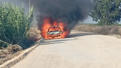 Otomobil alev alev yandı