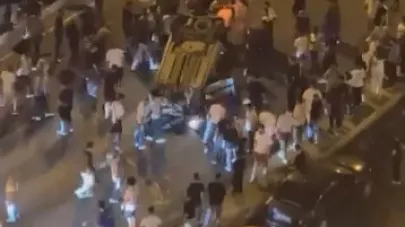 Araçların çarpıştığı kazada otomobil ters döndü: 3 yaralı
