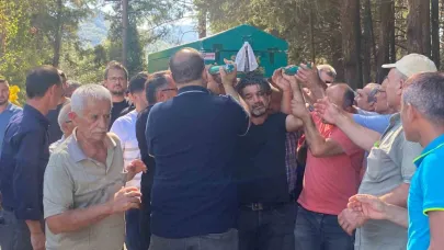 Öğretmen babanın en ağır yükü: Okul bahçesinde fenalaşan oğlunun tabutunu bir an olsun bırakmadı