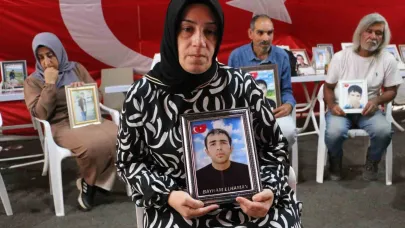 Anneleri, umutlarını bir çocuk gibi büyütmeye devam ediyor