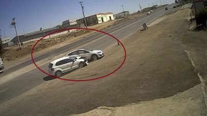 İki otomobil çarpıştı: 4 yaralı