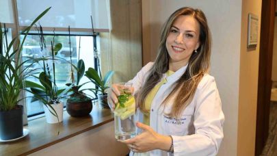 Su ihtiyacını asitli içeceklerden karşılamak sindirim sorunlarına yol açıyor