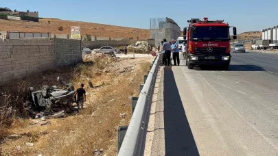 Hafif ticari aracın çarptığı otomobil ters döndü: Aynı aileden 4’ü çocuk 6 yaralı