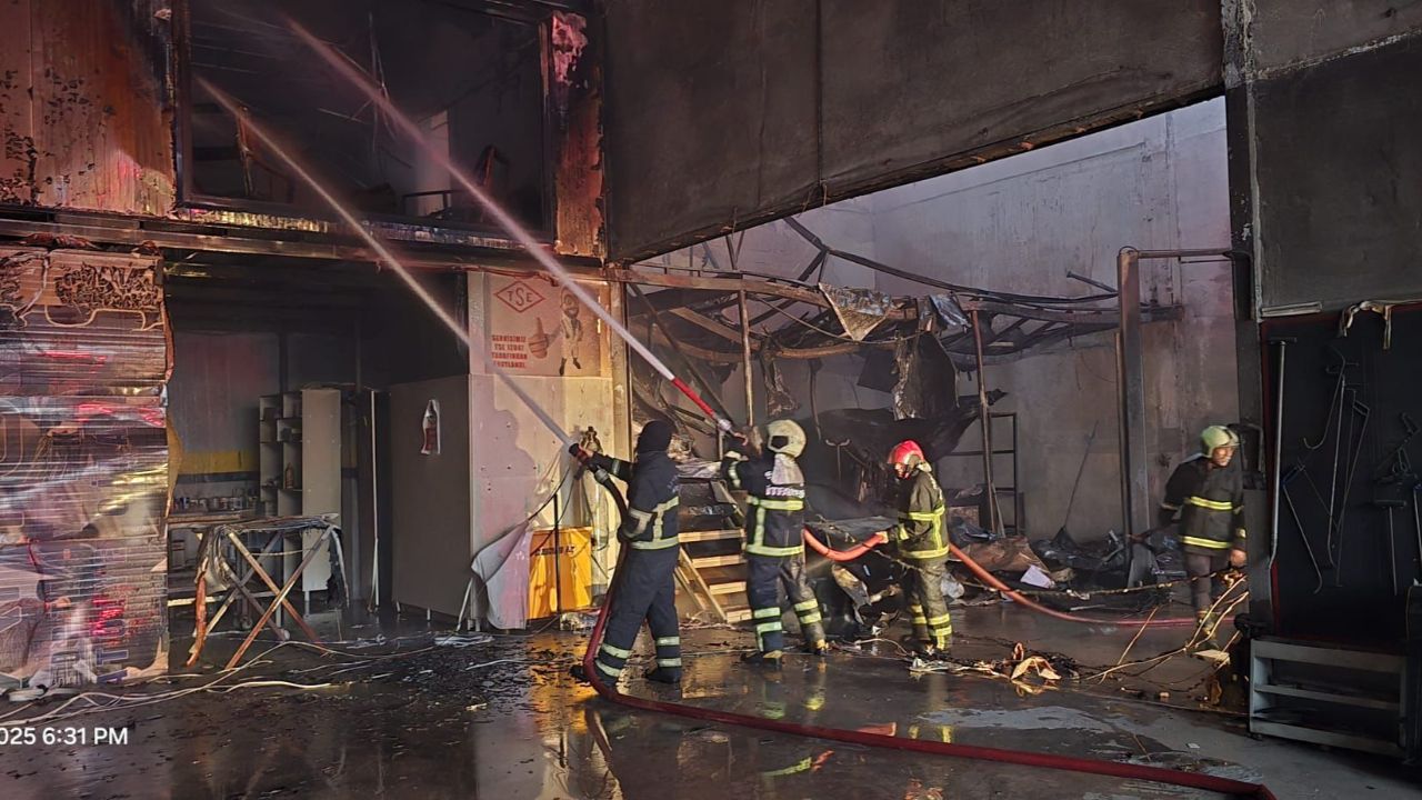 Şanlıurfa’daki yangına 8 araç ve 18 itfaiye eri müdahale etti