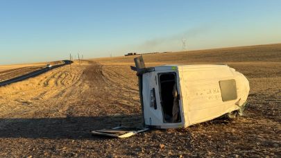 Öğrenci servisi ile otomobil çarpıştı: 9 yaralı