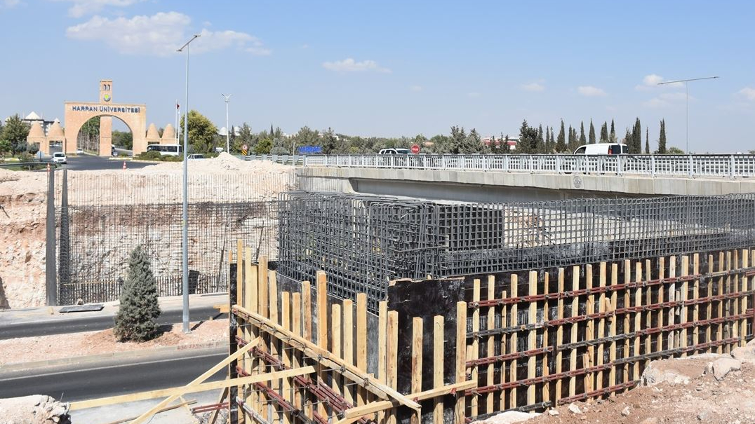 Harran Üniversitesi girişine köprülü kavşak yapılıyor