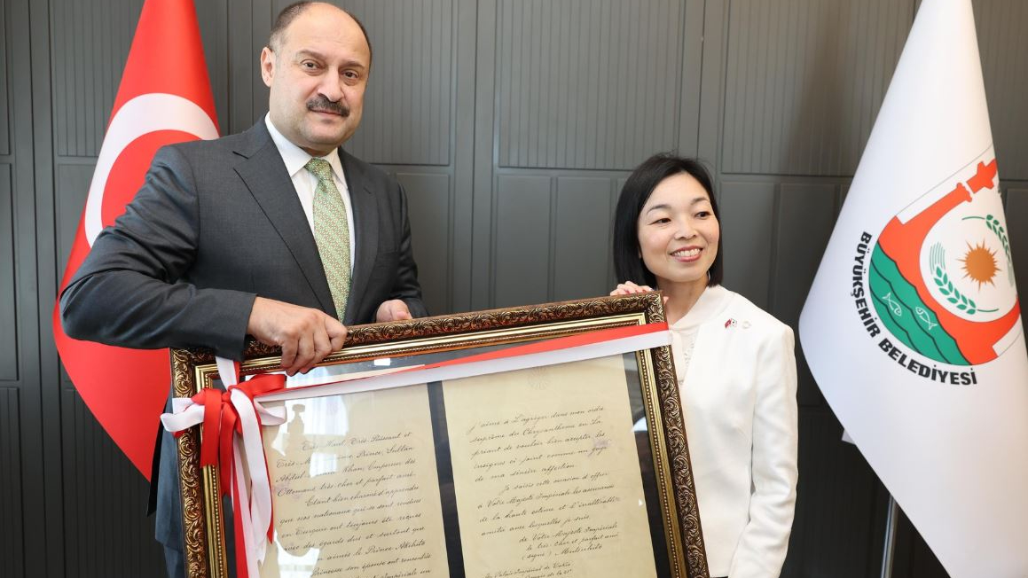 Gülpınar, Japon Prensese asırlık mektubu hediye etti