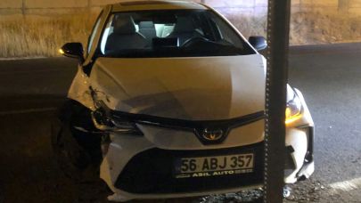 Kontrolden çıkan araç elektrik direğine çarptı