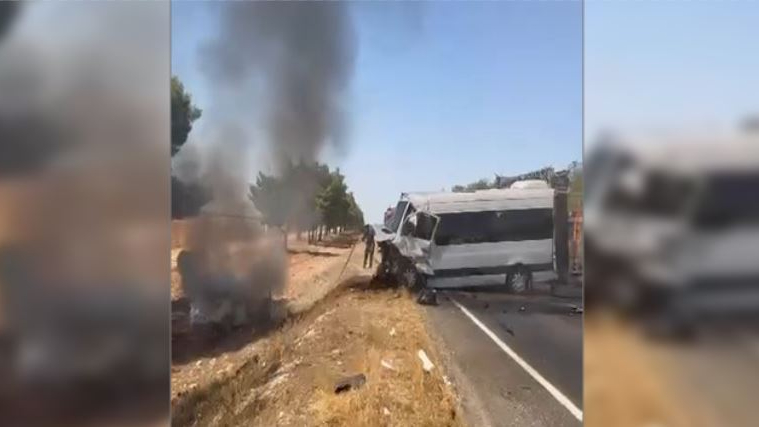 Şanlıurfa’da otomobil ile transit çarpıştı: 2 ölü   ( VİDEO)