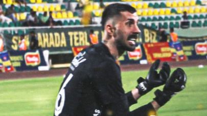 Tam bir halı saha kalecisi