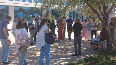 HRÜ’de sınıf krizi: Dersler bahçede başladı (VİDEO)