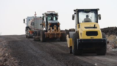 Siverek’te kırsal yollar betonla güçleniyor