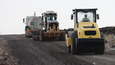 Siverek’te kırsal yollar betonla güçleniyor