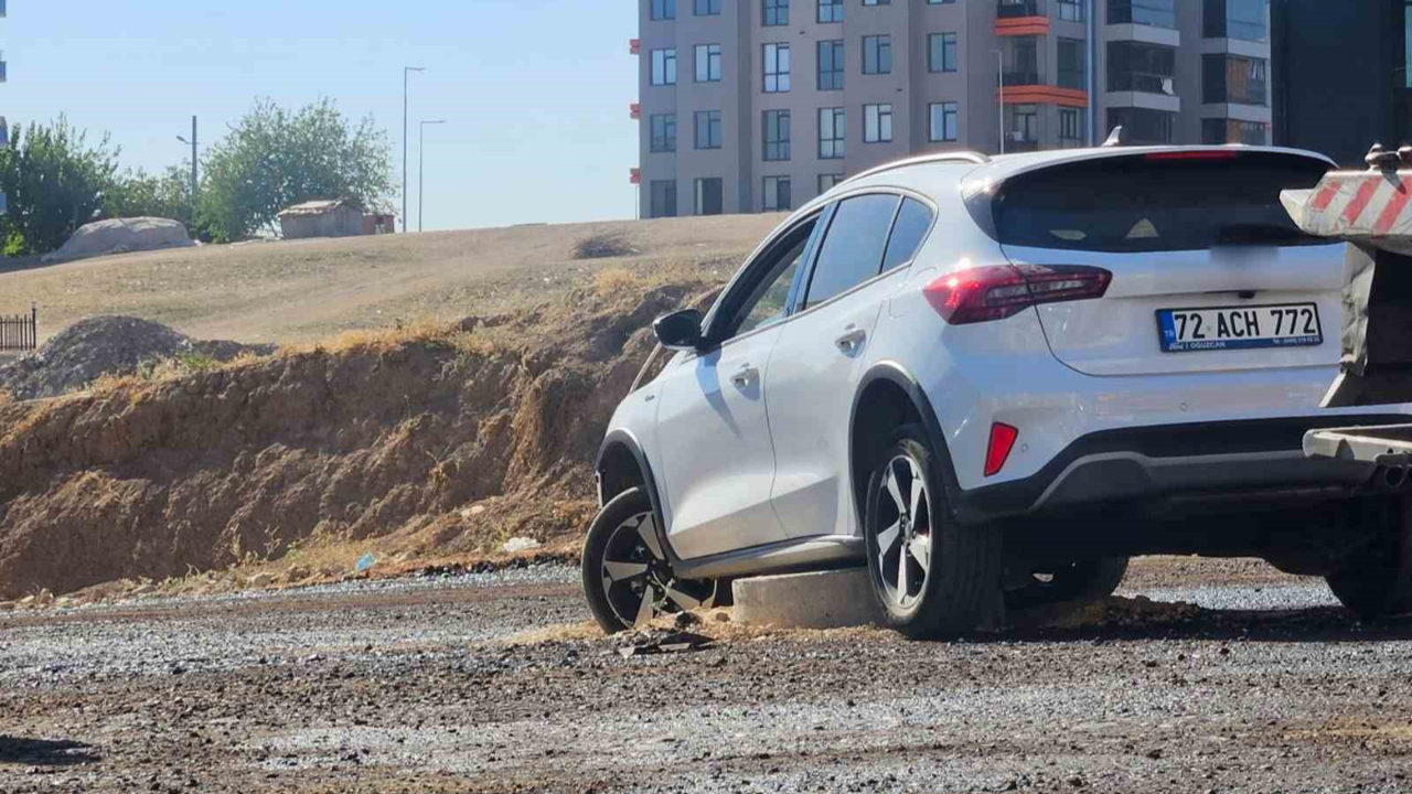 Otomobil rögara çıktı