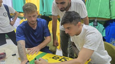 Şanlıurfaspor'un forvetleri imza gününe katıldı