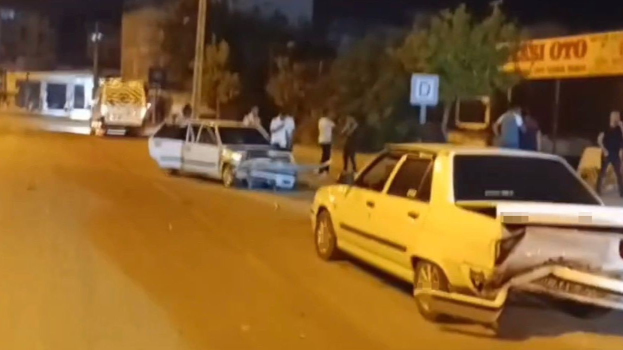 4 otomobilin karıştığı zincirleme kaza kamerada