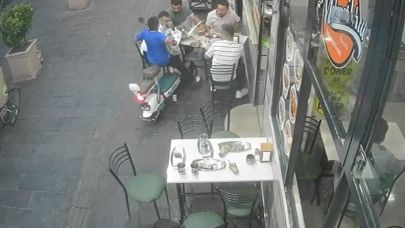 Elektrikli bisikletle yemek yiyenlerin arasına daldı
