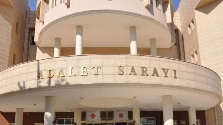 Şanlıurfa Adalet Sarayı önünde kavga: Yaralılar var