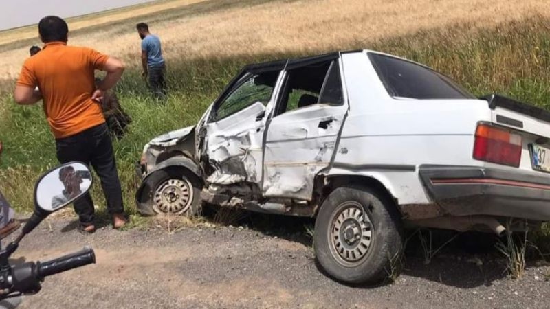 Urfa’da iki otomobil çarpıştı