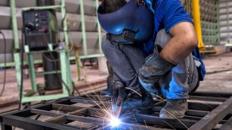 Sanayi üretimi yıllık yüzde 8,2 azaldı