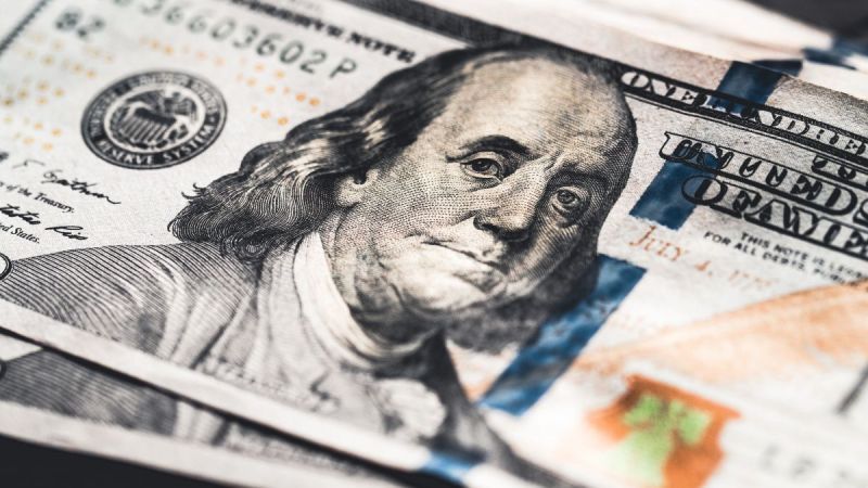 Yıl sonu dolar tahmini geriledi