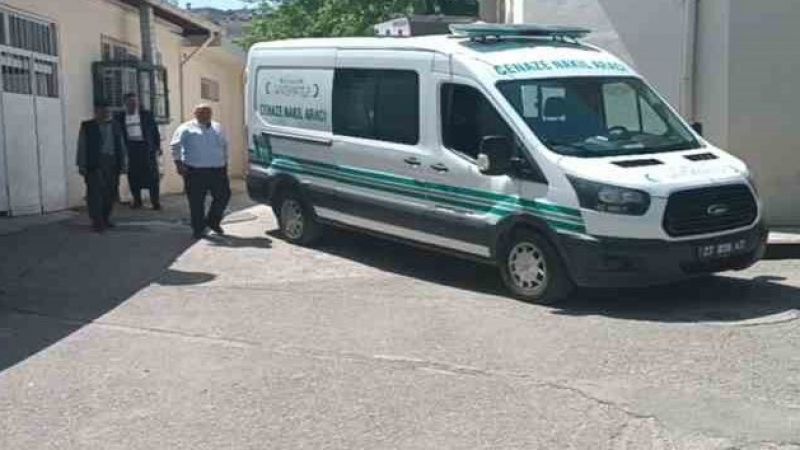 Devrilen traktörün altında kalan çocuk hayatını kaybetti