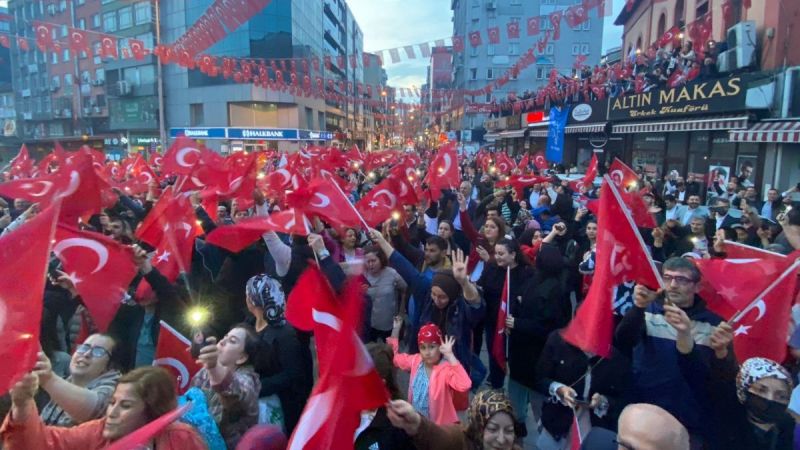 Seçim zaferi tüm yurtta coşkuyla kutlanıyor