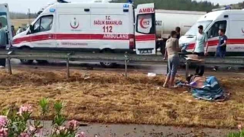 Tarım işçilerini taşıyan minibüs hafriyat kamyonu ile çarpıştı: 1 ölü, çok sayıda yaralı var