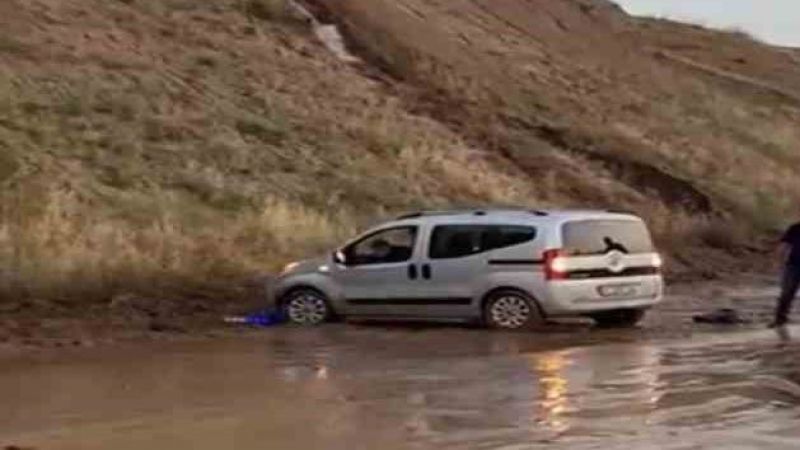 Kaza yapan aracı, arama-kurtarma ekibi çıkardı