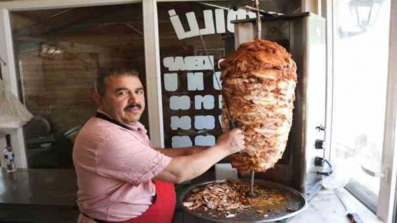 Lokantası yıkıldı, konteyner çarşıda dönerci oldu