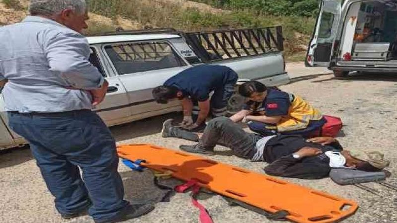 İki araç kafa kafaya çarpıştı: 2 yaralı