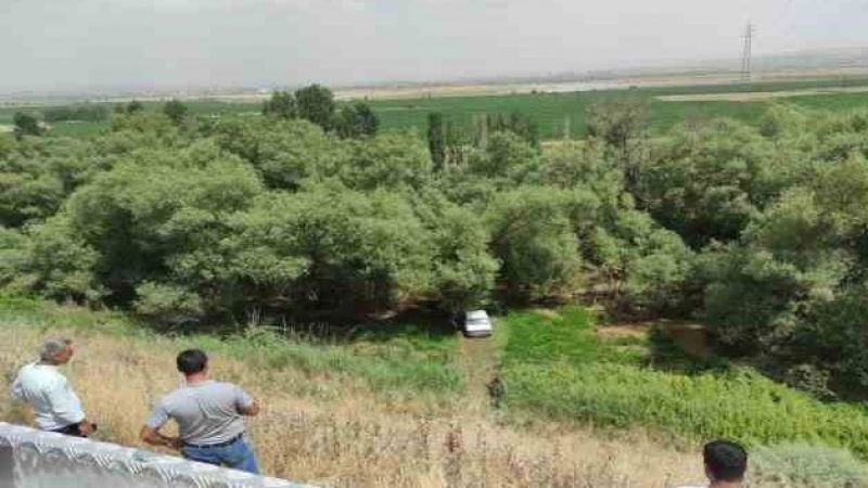 Kontrolden çıkan otomobil yol kenarına savruldu: 1 yaralı