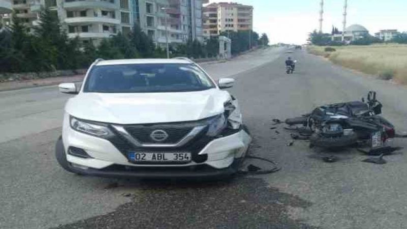 Otomobil ile motosiklet çarpıştı: 1 yaralı