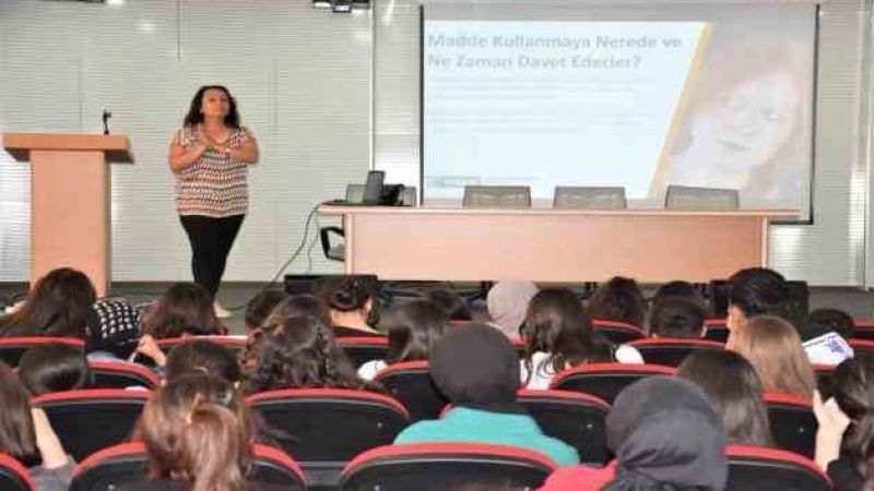 Teknoloji ve madde bağımlılığı seminerinden 9 bin öğrenci faydalandı