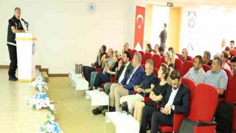 GİBTÜ'de uyuşturucu ile mücadele konferansı düzenlendi
