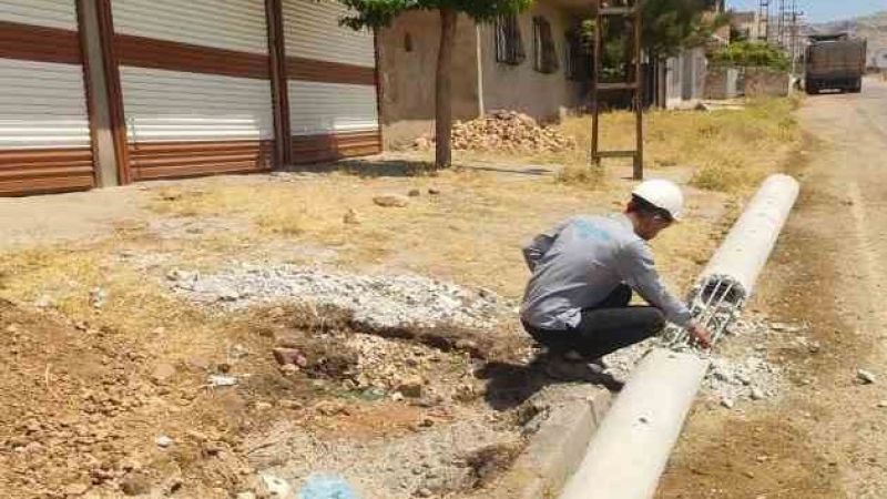 Elektrik dağıtım şirketi personeline taşlı saldırı